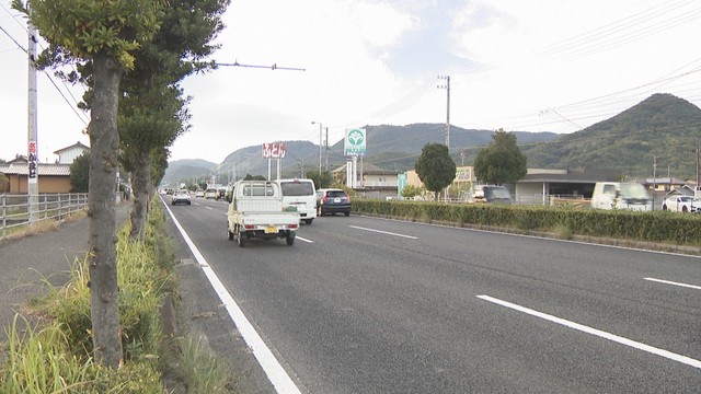 街路樹に衝突　原付きバイクの38歳女性が死亡　香川