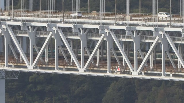 瀬戸大橋の上で快速マリンライナーが立ち往生　乗客は約150人　JR四国「架線切断のため」