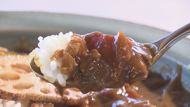 地元産のワインでトロトロになるまで煮込んだ牛すじカレー　香川・さぬき市