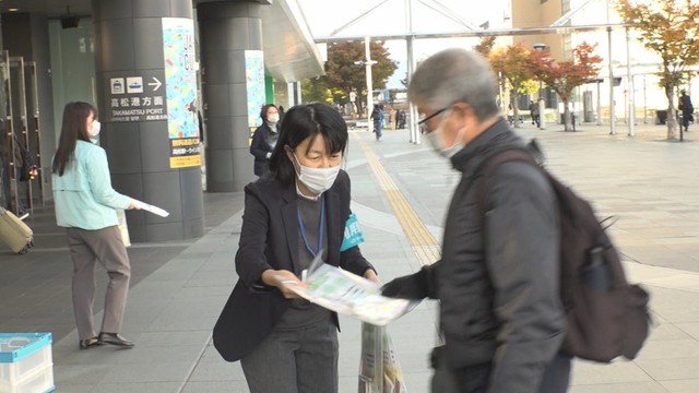 犯罪被害者へ理解と支援を　市民団体らがJR高松駅で啓発活動