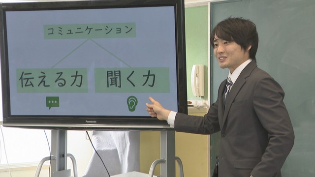 KSB・荻津アナウンサーが小学校で体験教室　コミュニケーションのポイント児童に伝える