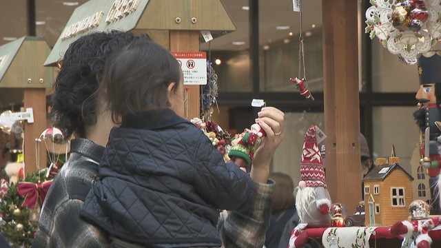 丸亀町グリーンでクリスマスマーケット　木製の小屋で食事や雑貨を販売　高松市