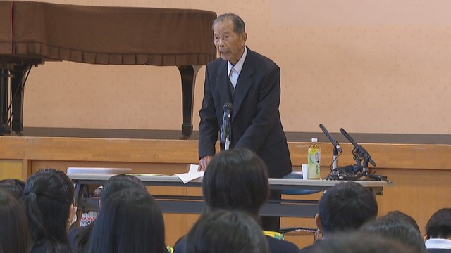 「青白い光でいっぱいに…」広島で被爆した男性(95)が小学校で講演　高松市