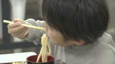 うどん県かがわの年越しはうどんで　高松市のうどん店では帰省客などが 「年越しうどん」を楽しむ