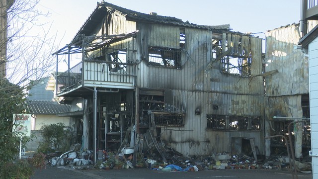 「隣の家から爆発音が…」さぬき市で住宅火災　焼け跡から2人の遺体　香川