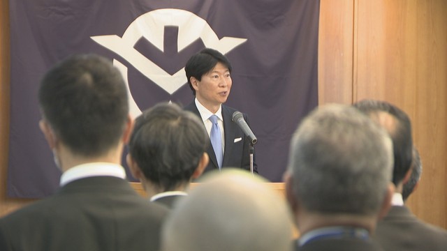 「少子化に歯止めを」岡山県庁で仕事始め　知事が職員に新年あいさつ