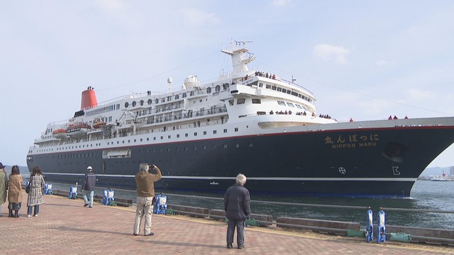 クルーズ客船「にっぽん丸」が高松に寄港　ツアー客は栗林公園や金刀比羅宮など観光へ