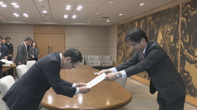 香川県知事や県議会議長ら特別職の給料や報酬　30年ぶりに引き上げを答申　県の審議会が池田知事に