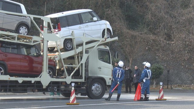 トラックの過積載防止へ　岡山県警などが取り締まり「出発前に確認して」