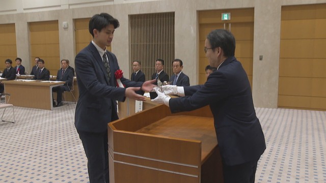 香川県スポーツ栄光賞に46人と1校　特別賞に空手道・崎山優成選手と慶成選手、競泳・花車優選手