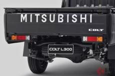 まだ新車で買えるの!?」 三菱の「超レトロ仕様デリカ」があった！ 45年 