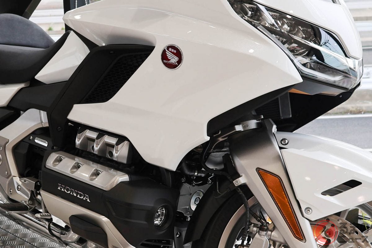 ホンダのバイクの王様「ゴールドウイング ツアー」新色対決！ 5万5000