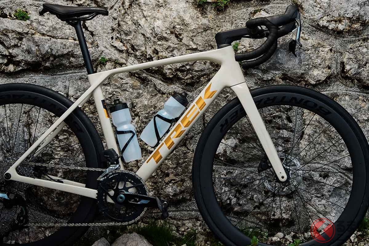 新型「快適“スポーツ”バイク」登場！ 第5世代モデルは独自の「OCLV