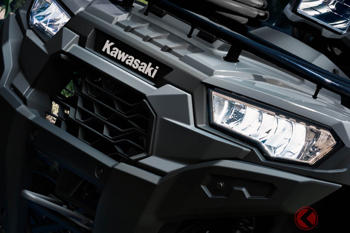 カワサキが「“新型”本格四輪モデル」発表！ 水冷エンジン×CVTで「公道