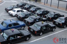 なぜ大阪は黒いタクシーが主流？ カラフルだった東京のタクシーが濃紺に代わった訳