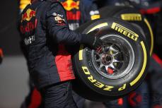 インチアップ＆低扁平タイヤはスポーティ　でもなぜ最高峰F1のタイヤは13インチで厚いのか
