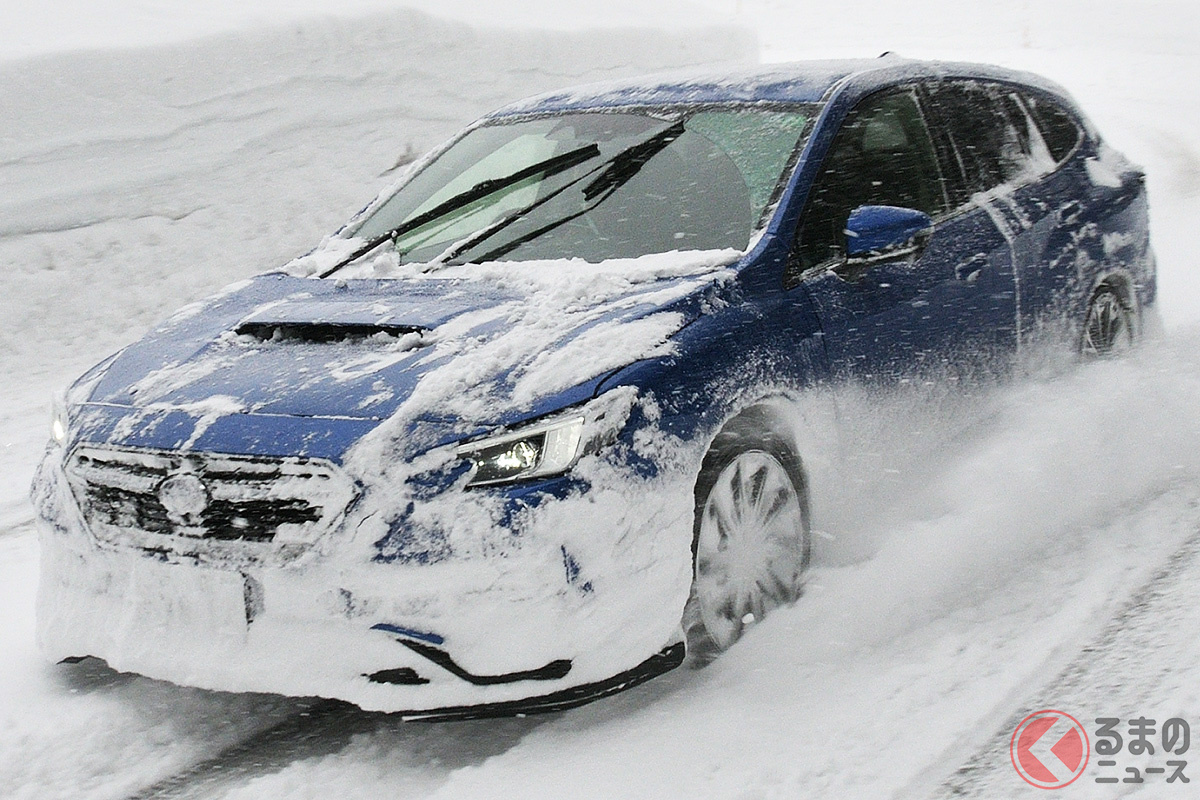 「やはり楽しい！」スバル新型「レヴォーグ」雪道での実力を検証　吹雪でもサバイブできる強さとは