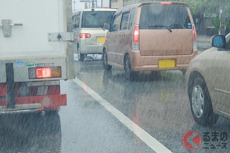 雨天時は事故が4倍に増加!? タイヤの劣化に注意！ 梅雨の運転で気を付けたいポイントは？