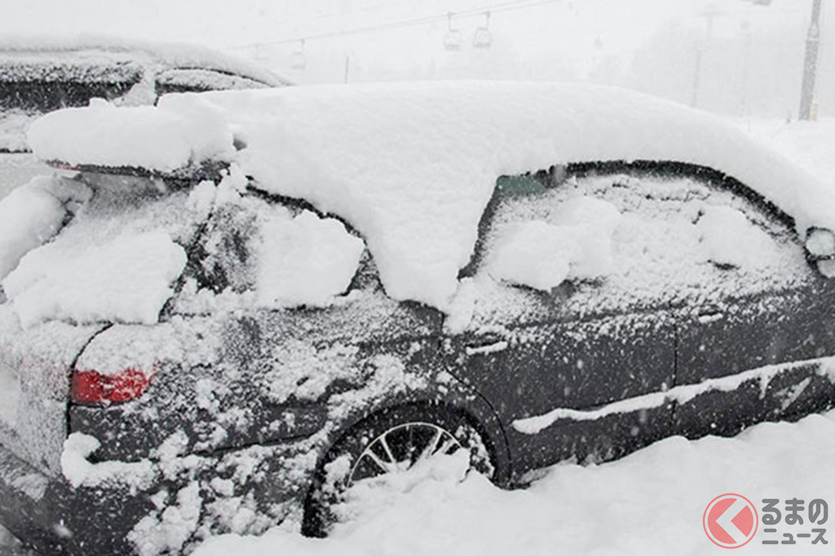 走行中、急に「前が見えない！怖い！」 雪乗せ車による「雪爆弾」が危ない！ 寒冷地域の一部では規定あり