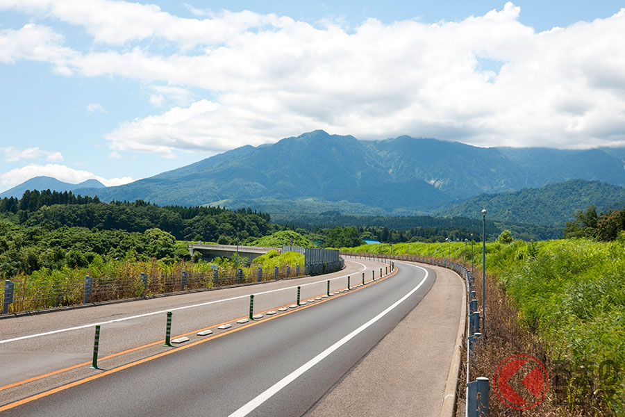 高速道路「4車線化」の新たな着手区間が決定！ 北海道から大分まで、暫定2車線の7か所計43km