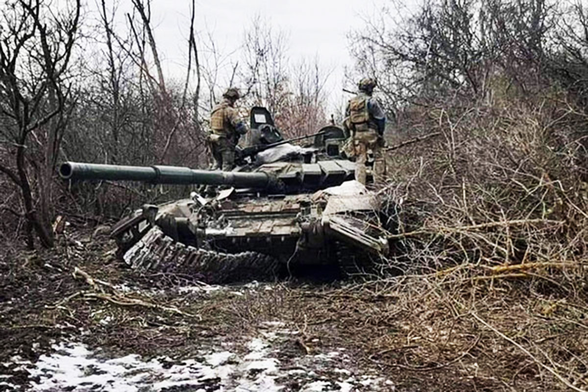 なぜロシア軍は「ドロ道」に苦戦？ ウクライナ軍事侵攻に見る「泥濘」での「タイヤの重要性」とは