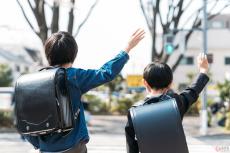 「お礼なんて必要ない」小学生が車に “お辞儀” 警察指導に賛否絶えず!? 「日本らしくて良い」の声も