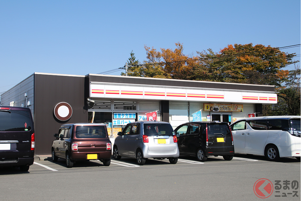 コンビニで「前向き駐車」は危険!? 難しい車庫入れどうしたらいい？ JAFが解説動画を公開