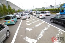 渋滞の「先頭合流」はズルい？ 大多数が未だ勘違い… 渋滞時の正しい本線合流「ファスナー合流」の効果とは