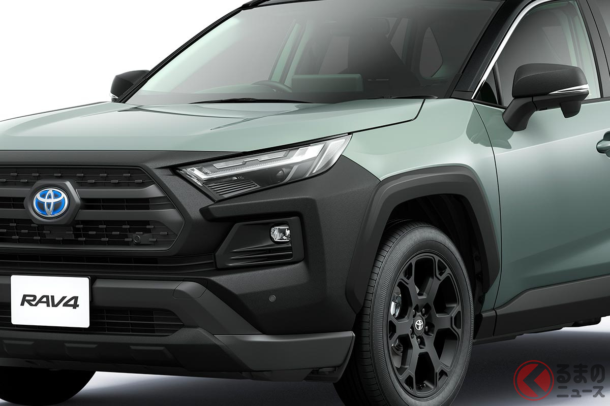 もはや“商用車”!? 黒ゴツ顔トヨタ「RAV4」はちょっとやりすぎ？ ゴリゴリ塗装に賛否「カッコいい！」の声も