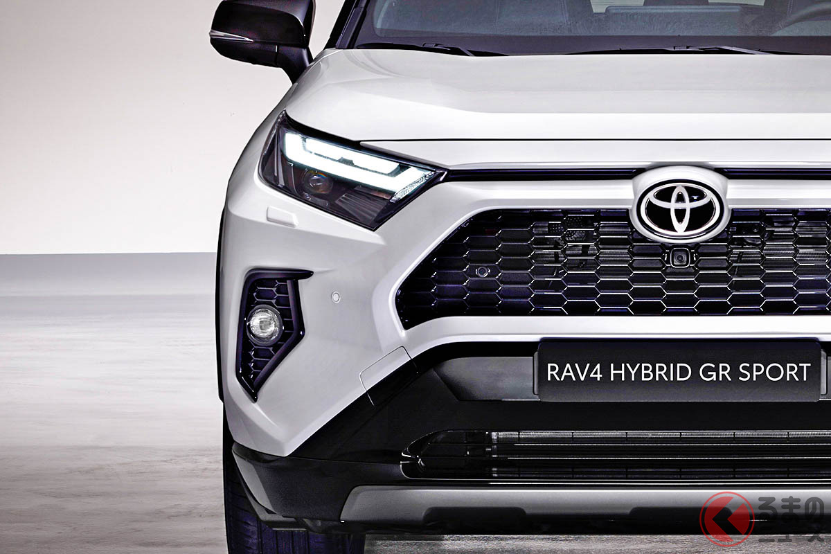 トヨタ「新SUV」お披露目！ 見るからに速そうな「エアロ仕様」 「RAV4 GRスポーツ」日本導入は？ 欧州で発表