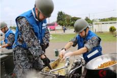 頼もしい存在！ 「災害時に温かいご飯が食べられる！」 炊き出し専用車が凄い！ 誰もがうれしい「野外炊具1号」の特徴とは