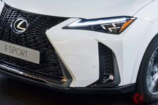 レクサスの新「小型SUV」登場！ ベストセラーモデル「UX」が改良 航続距離延長＆スポーティグレード設定し英で発売