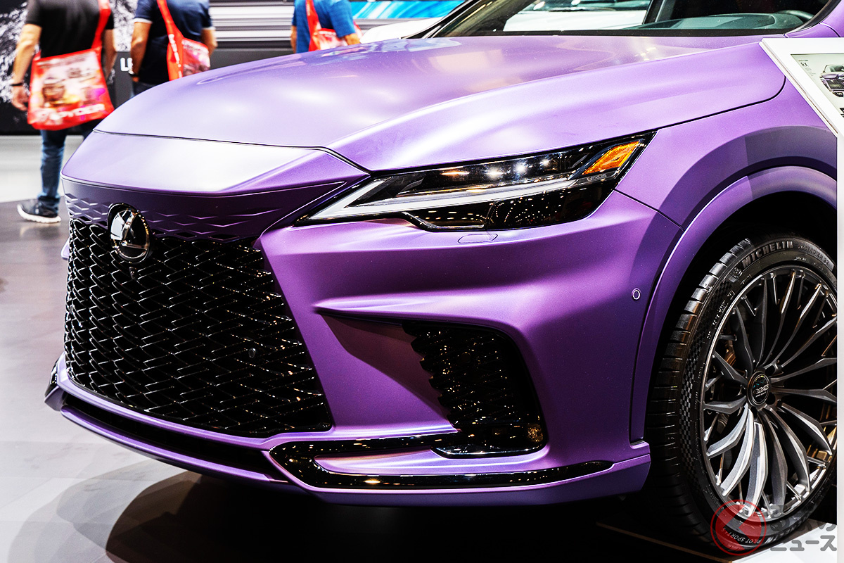 レクサスが速くてド派手な新型「RX500 hF SPORT Performance」実車展示！ 目立ち過ぎる紫カラー仕様を米でお披露目