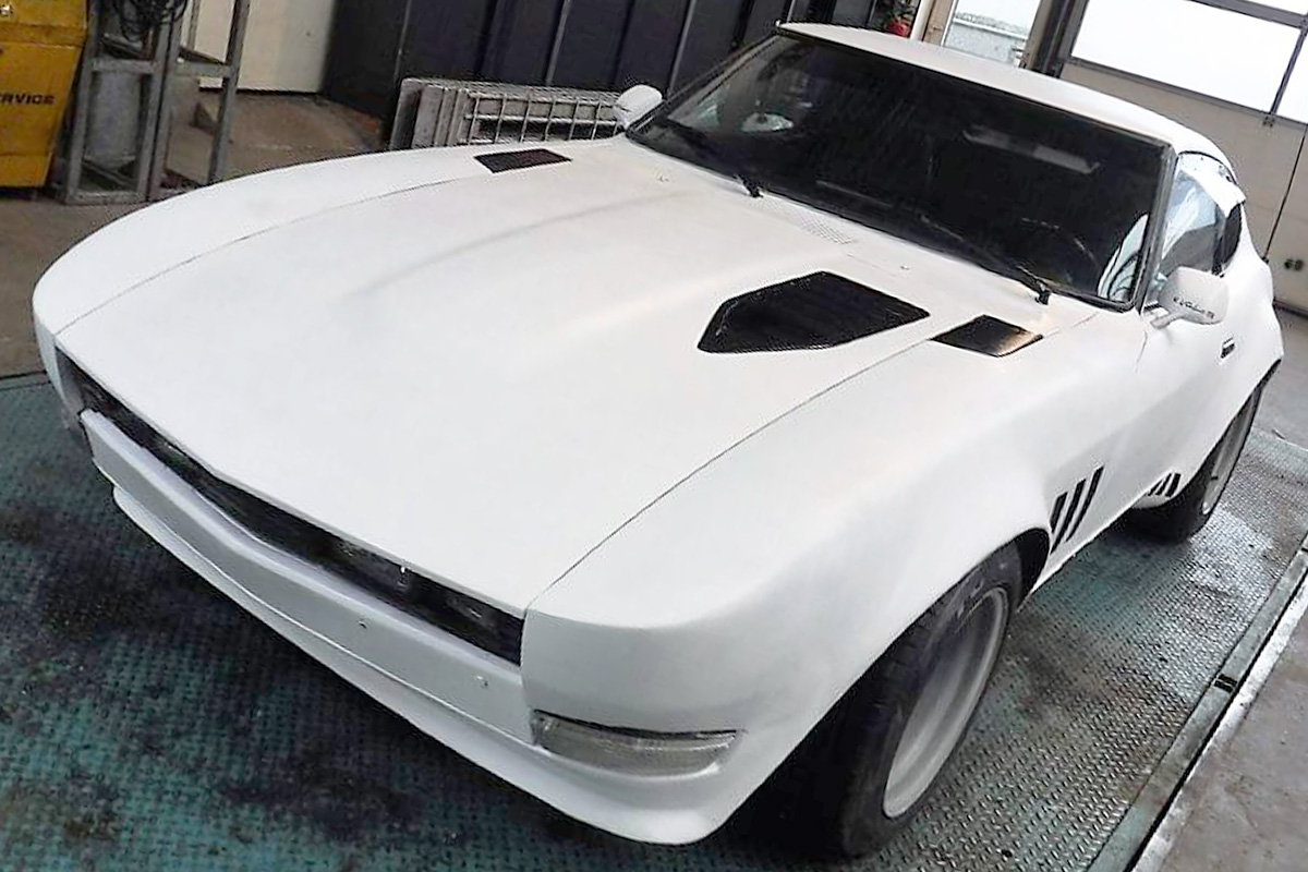 目がない!? 「フェアレディZ」に思わず二度見!? 斬新フェイスデザイン採用の「240Z」をオランダで発見！ 激レア仕様とは