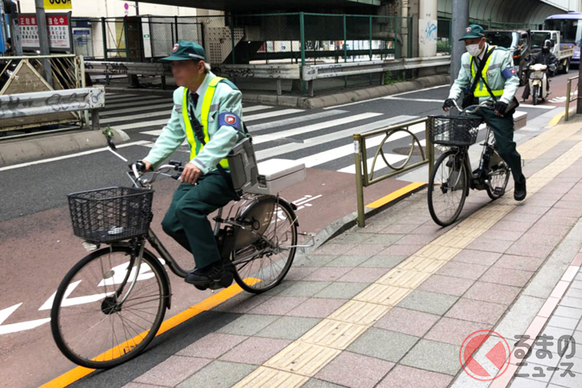 街で見かける「緑の制服を着た2人組」一体何者？ 1日の仕事内容は 誰でもなれる？ 給与は？