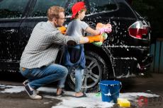 年末大掃除は「クルマも忘れず！」 年に1度の「念入り洗車」に必要な「ワザ」と「手順」とは