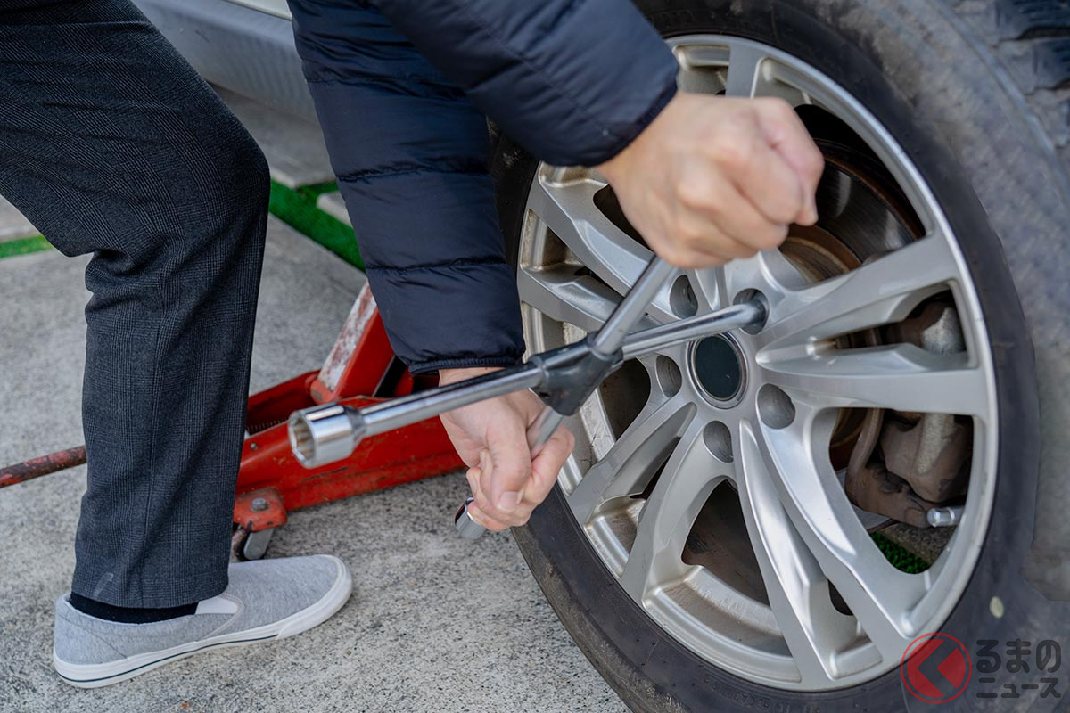 DIYで「タイヤ交換」ナットの締めすぎ注意！ 最悪ちぎれる!? 正しいホイールナットの締め方とは