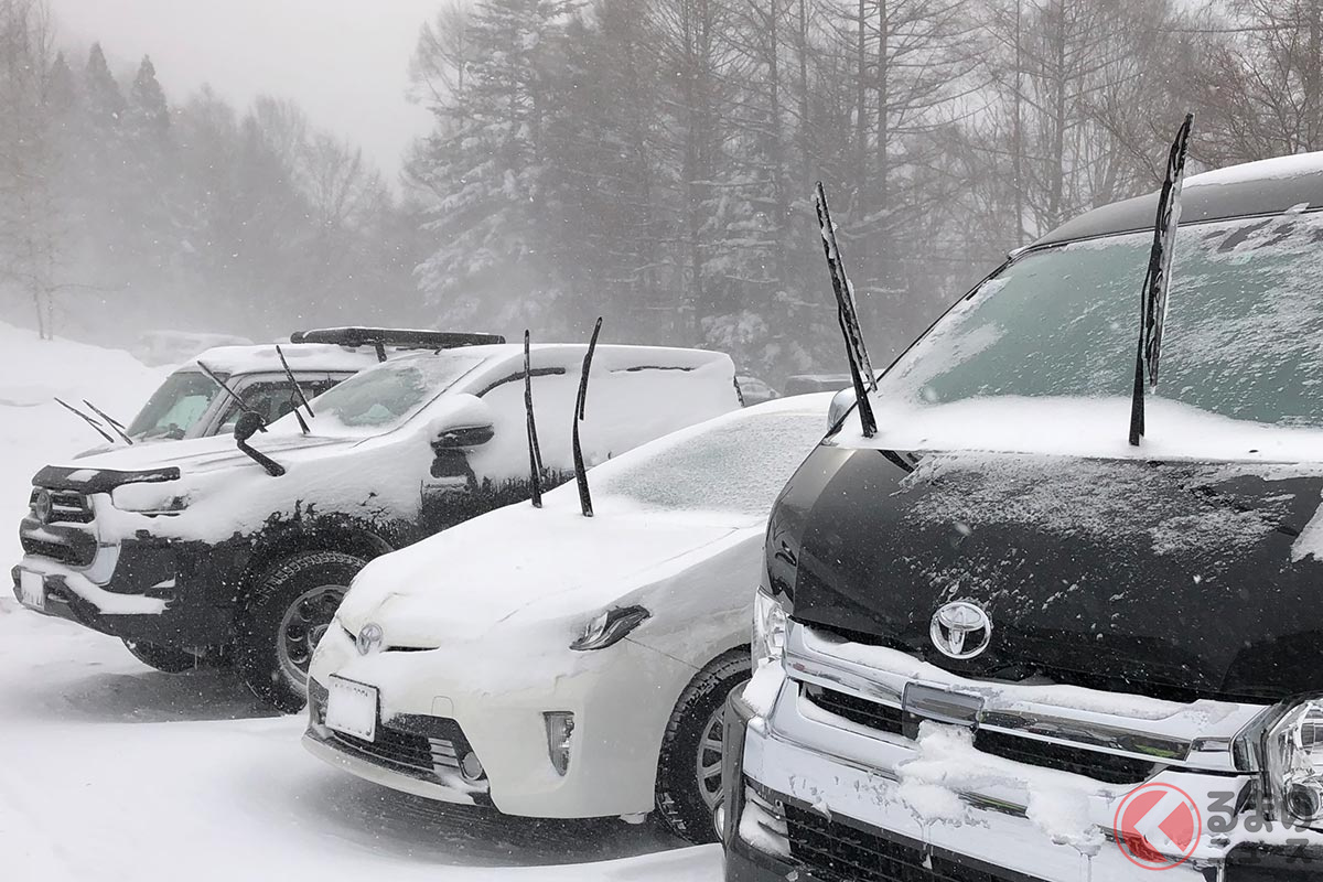 降雪時にワイパーどうする？ 立てる人が多数派!? 逆に立てない人にはどんな事情がある？