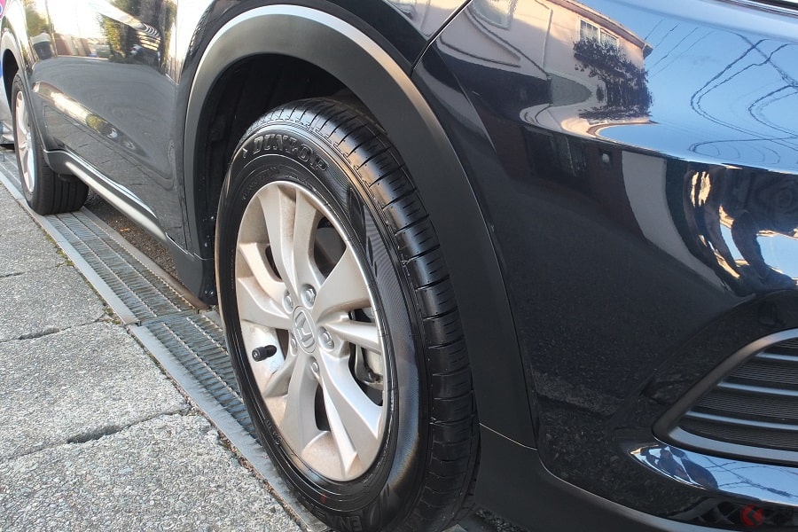 スタッドレスに「タイヤワックス」使用NG！ 塗りすぎでタイヤが劣化する!? 正しい使い方とは