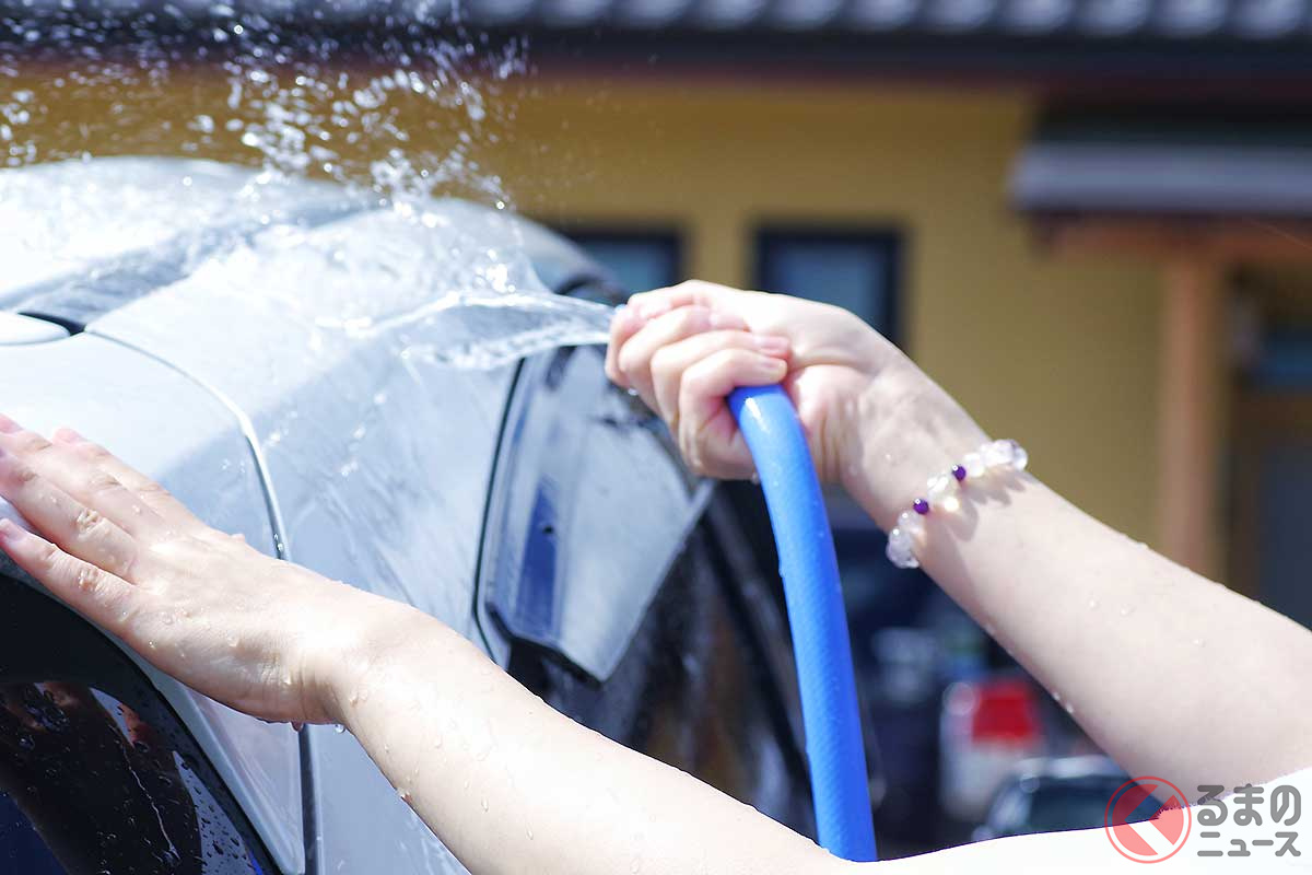 洗車するなら「雨の前」「雨の後」どっちが良い？ クルマを洗うのに最適なタイミングは一体いつ？