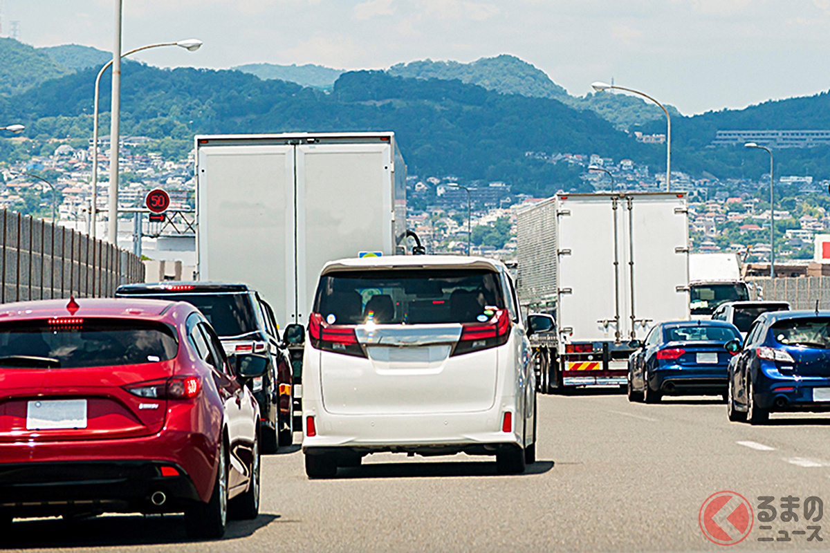 ズルい？ 合流地点で先頭まで行く「ファスナー合流」 勘違い多いが実は正しい「合流方法」推奨の理由は？