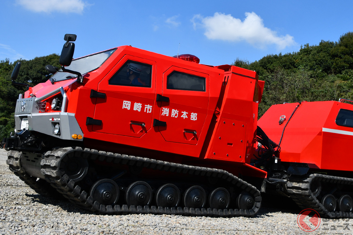 大雨災害で大活躍！ 全長8m超えの「レッドサラマンダー」どんなクルマ？ “愛知県岡崎市”に配備される意外な理由とは