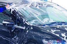 夏の「炎天下で洗車」は危険がいっぱい!? ならば涼しい夜に洗車したらどう？「夜洗車」ならではの注意点は？