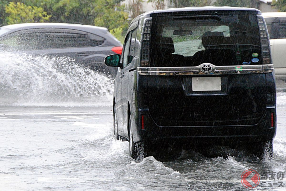 運転中「ゲリラ豪雨」に遭遇したときのNG行為は？ 命を守るための“災害級大雨”への対処法とは