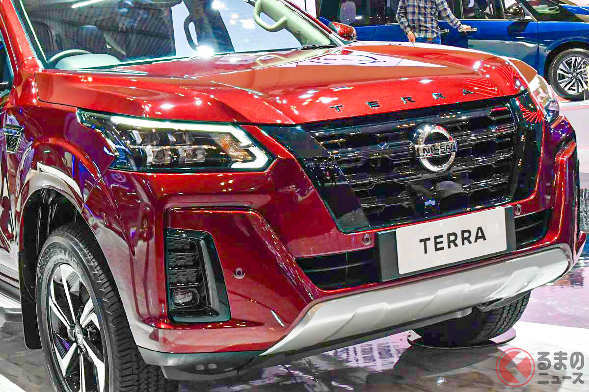 日産が「3列本格SUV」実車展示！ 「TERRA」文字ロゴがカッコイイ！ 「ランクルプラド」サイズの「テラ」尼に登場