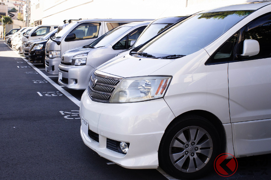 「駐車枠の真ん中にキッチリ停めて！」無理な駐車でトラブル発生!? 駐車時の迷惑行為ってどんなもの？