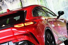 トヨタ新型「スポーティSUV」発売へ デザイン際立つモデルに熱視線、どんなクルマ？ 赤ボディ映える「クラウンスポーツ」23年秋登場！