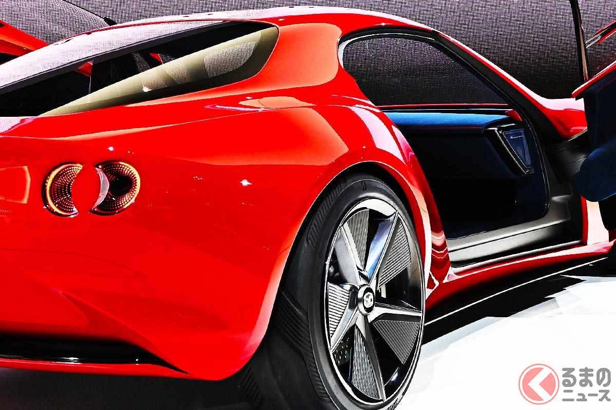 マツダ「RX-7」次期モデル登場に期待！ 美しすぎる「新型ロータリースポーツカー」世界初公開！ 次世代「魂動デザイン」の凄さとは