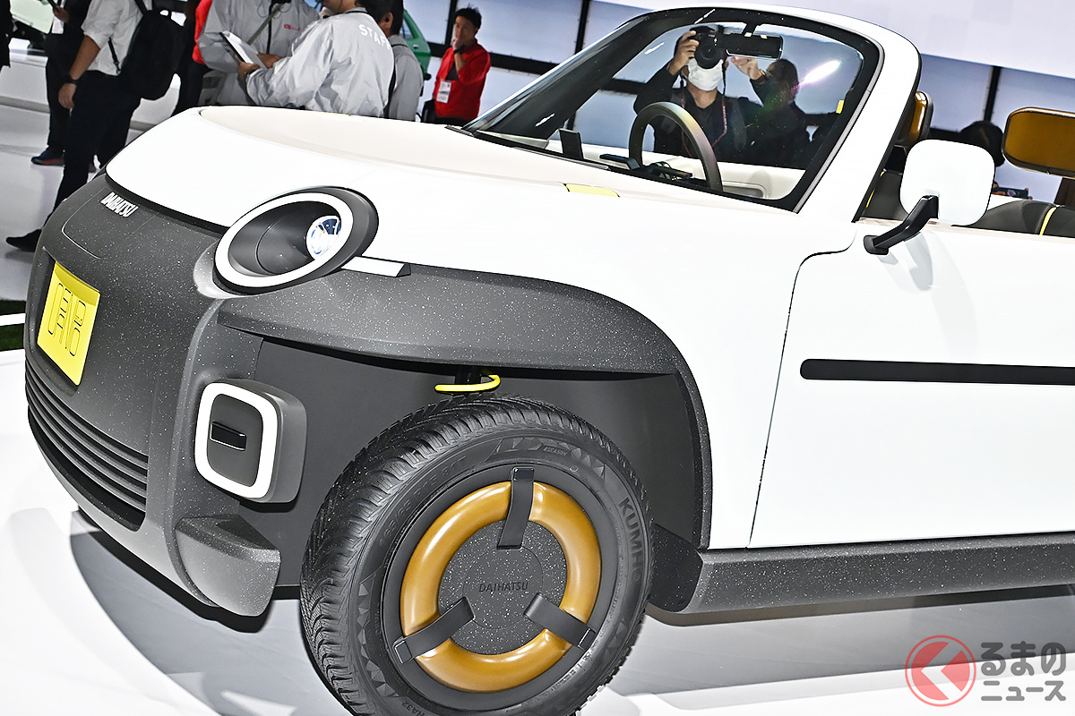 ダイハツが2人乗り「屋根なし軽SUV」を世界初公開！ 「コペン」と違う“斬新”モデルは「スポーツカー」にあらず!?