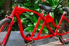 公道で“2人乗り”可能な「超スゴイ自転車」ついに日本全国で「解禁」！ 魅力たっぷりの斬新「タンデム自転車」とは